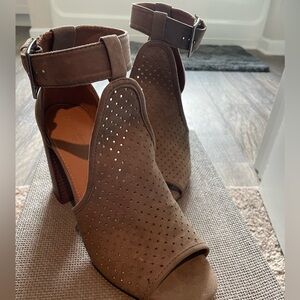 Women’s open toe booties